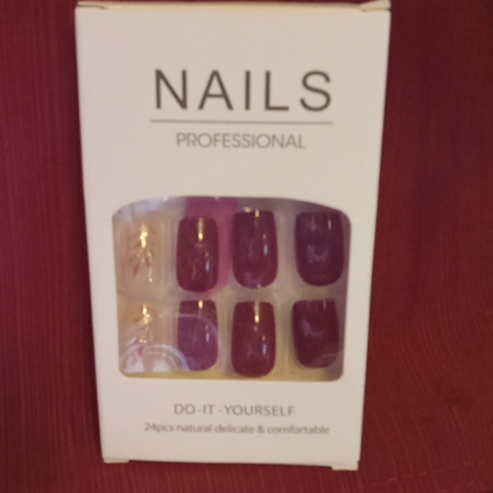 Press on nails